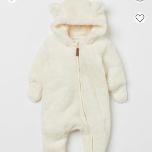 H&M kids baby bunting x1 in white.